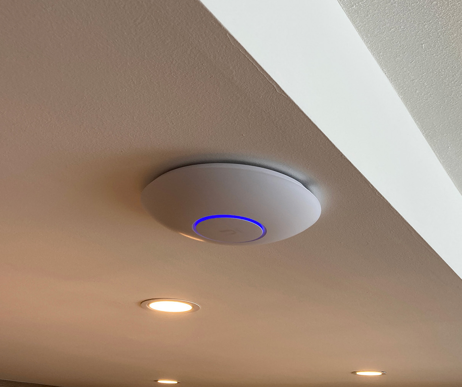 Ceiling-mounted enterprise Wi-Fi access point